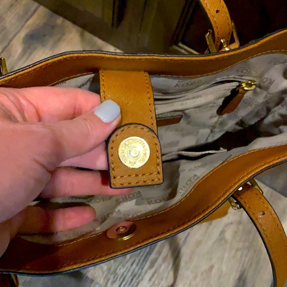Authentic Michael Kors tote in signature luggage color! - Picture 9 of 16